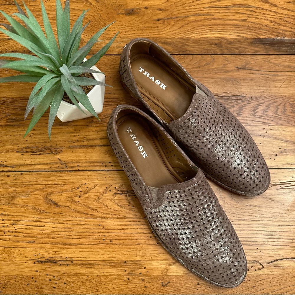 Trask Ali Perforated Leather Loafer Metallic Size 9.5 - Picture 2 of 9